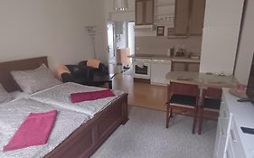 Ap 4 Alice Suite Near Vridlo Collonade